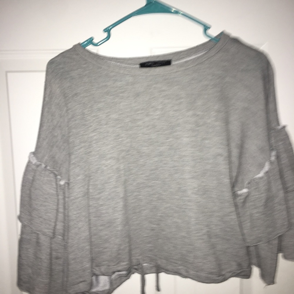 Grey ruffled sleeved shirt!